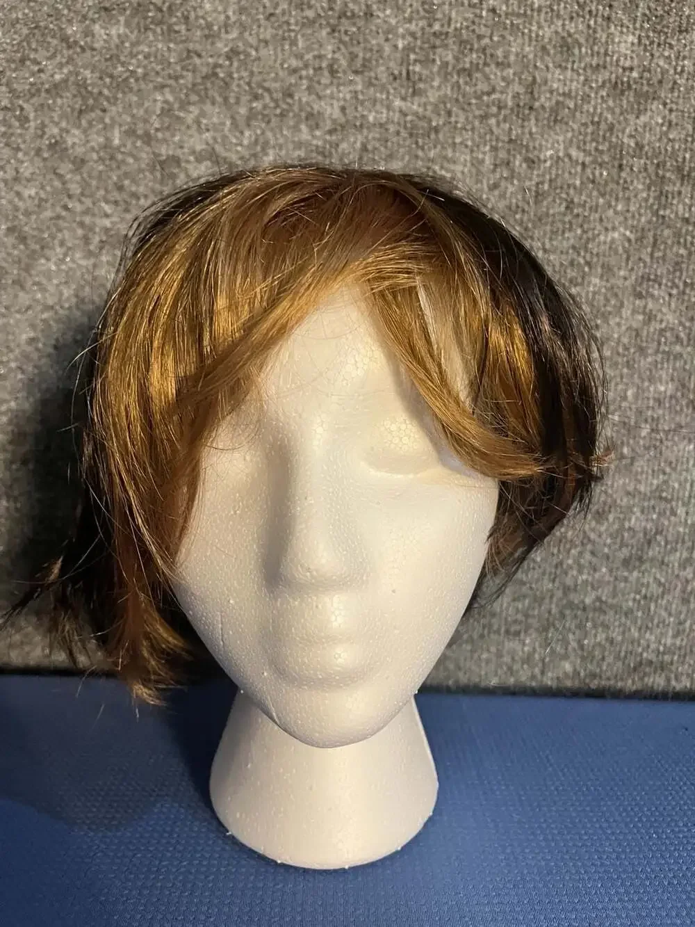 Synthetic Wig Short Layered Bob Brown Highlighted Hair 003-136